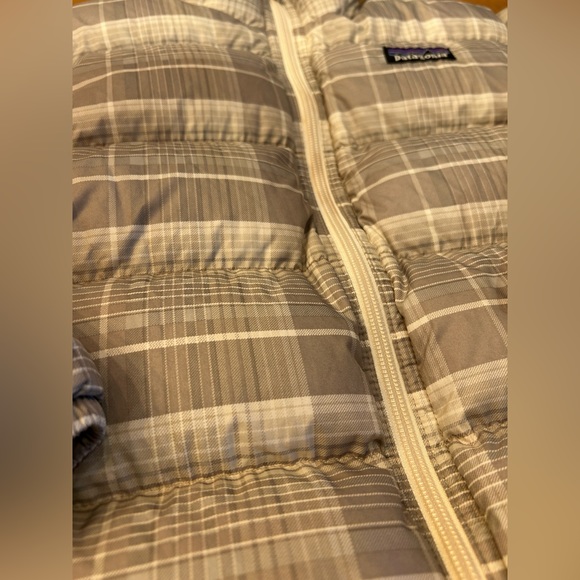 EUC Patagonia as-warm-as they get! goose-down puffer coat - Picture 2 of 8